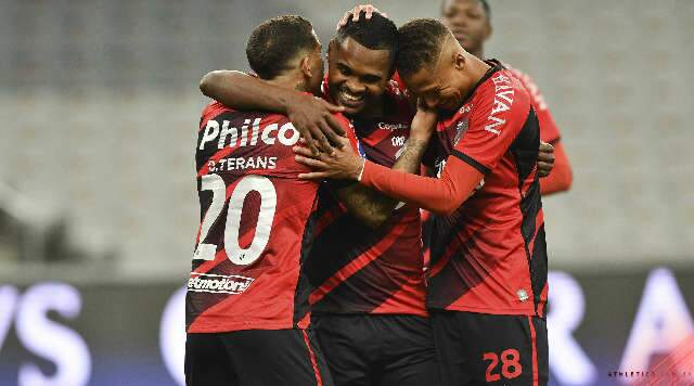 Athletico goleia o Am&eacute;rica de Cali e avan&ccedil;a &agrave;s quartas de final da Sul-Americana