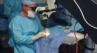 Cirurgias eletivas, como as realizadas na edição da Caravana da Saúde voltada para problemas oftalmológicos, serão retomadas em 30 dias (Foto Divulgação)