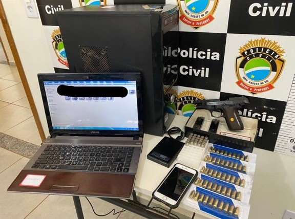 Servidor filmava colegas no banheiro e postava v&iacute;deos em site de pornografia