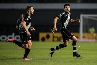 Marquinhos Gabriel comemora o primeiro gol vascaíno diante do CSA (Foto: Alisson Frazão) 
