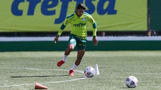 Atacante Rony durante treino com bola no Palmeiras (Foto: Divulgação)