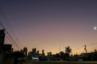 Campo Grande amanheceu com céu limpo e mínima de 15ºC (Foto: Henrique Kawaminami)