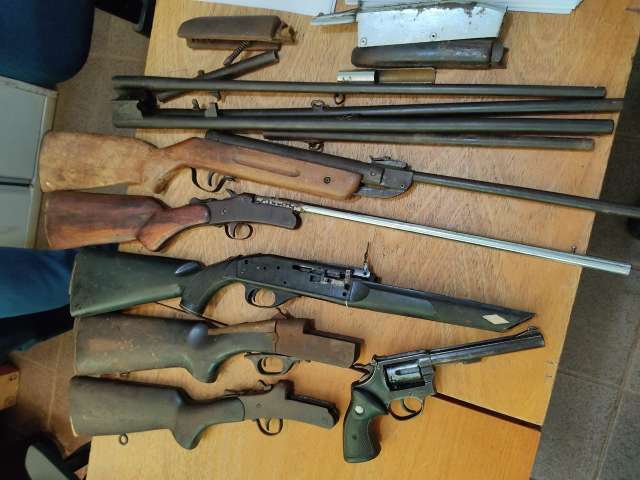 Opera&ccedil;&atilde;o mira esquema criminoso e apreende drogas e arsenal