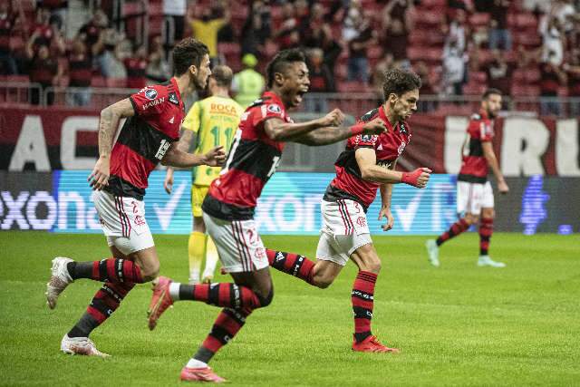 Com torcida, Flamengo bate Defensa y Justicia e avan&ccedil;a na Libertadores