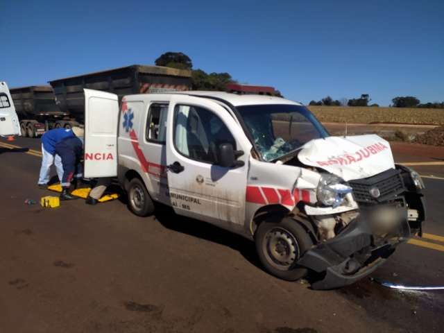 Paciente de MS fica em estado grave ap&oacute;s acidente com ambul&acirc;ncia no Paran&aacute;