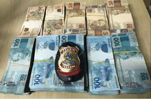 PF apreende R$ 212 mil e investiga envio ilegal de dinheiro para fora do Pa&iacute;s