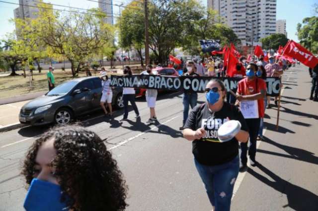Movimento contra Bolsonaro para o tr&acirc;nsito na principal avenida da Capital