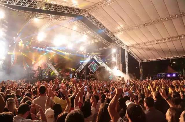 Eventos com p&uacute;blico s&oacute; ser&atilde;o liberados se covid continuar em queda