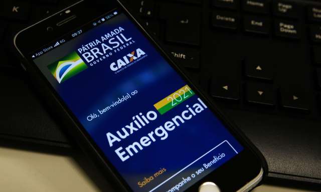 Caixa paga hoje aux&iacute;lio emergencial a nascidos em agosto