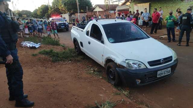 Garoto de 13 anos morre atropelado enquanto soltava pipa e condutor foge  