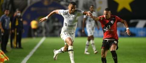 Com gol de Zé Roberto, Atlético-GO vence o Santos por 1 a 0 na Vila Belmiro