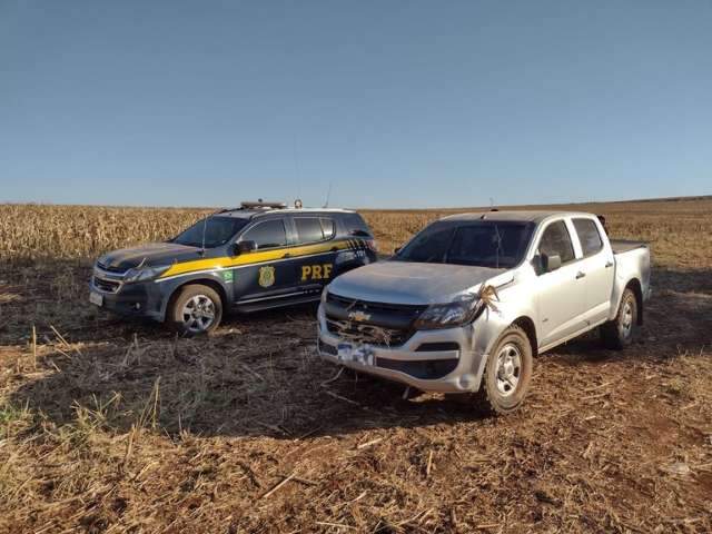 Traficante arrebenta cerca de fazenda, abandona S10 com maconha e foge