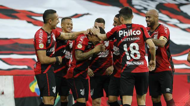  Athletico Paranaense bate o Internacional por 2 a 1 no Brasileir&atilde;o 