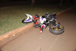 Moto usada por condutor que provocou acidente era emprestada (Foto: Rones Cezar/Alvorada Informa)