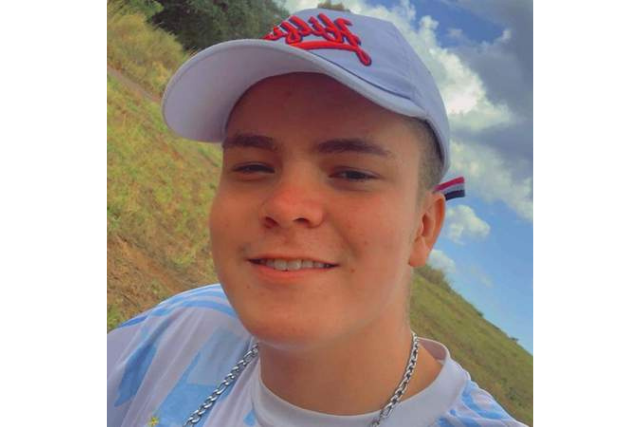 Adolescente de 17 anos morre depois de bater moto em ca&ccedil;amba