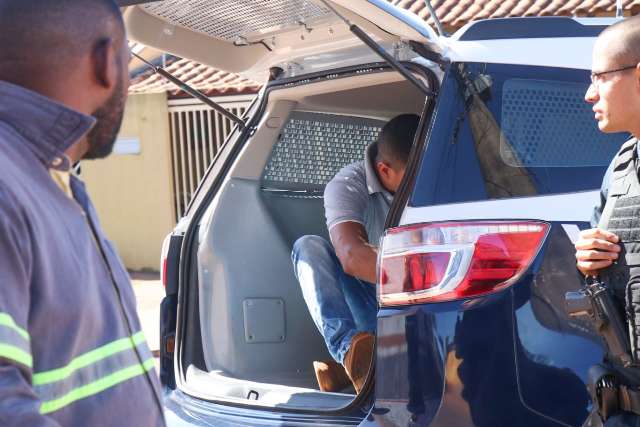 Caminh&atilde;o &eacute; achado por rastreador e mec&acirc;nico preso ap&oacute;s furto