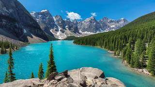 O Lago Moraine, no Parque Nacional de Banff, um dos destinos de belezas naturais do Canadá (Foto: Reprodução)