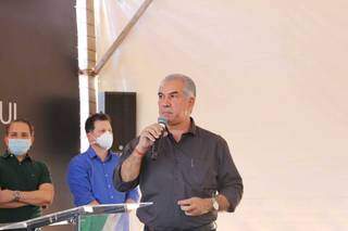 Reinaldo Azambuja durante evento de entrega de viaturas policiais na tarde de hoje. (Foto: Paulo Francis)