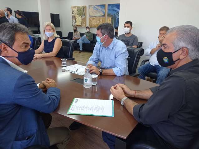 Ao lado de Marquinhos, Reinaldo libera R$ 7,8 milh&otilde;es para construir 150 casas