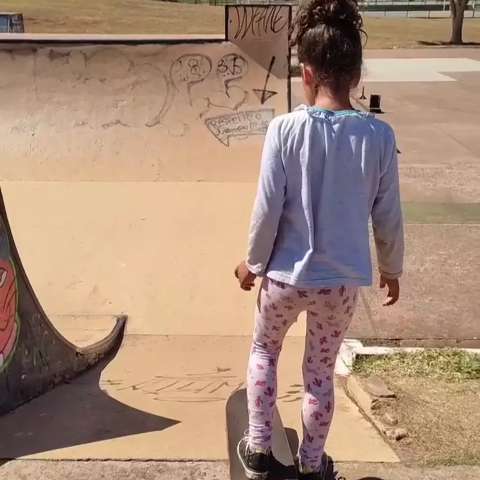 "Fadinha" Rayssa é esperança de iniciantes para arrasar no skate