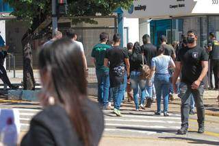 Movimentação de estudantes em frente da Uniderp, universidade particular de Campo Grande (Foto: Arquivo)