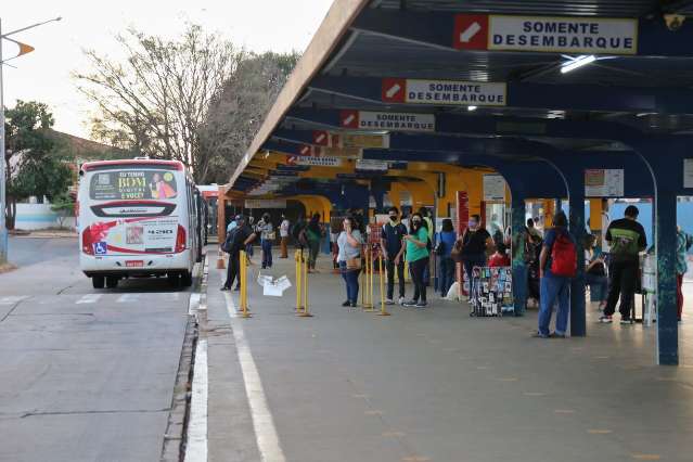 No 1&ordm; dia de aulas na rede municipal, escalonamento d&aacute; certo nos &ocirc;nibus 