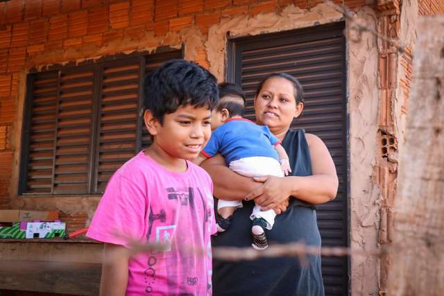 Crian&ccedil;as pedem, mas pais com medo do v&iacute;rus seguram filhos em casa