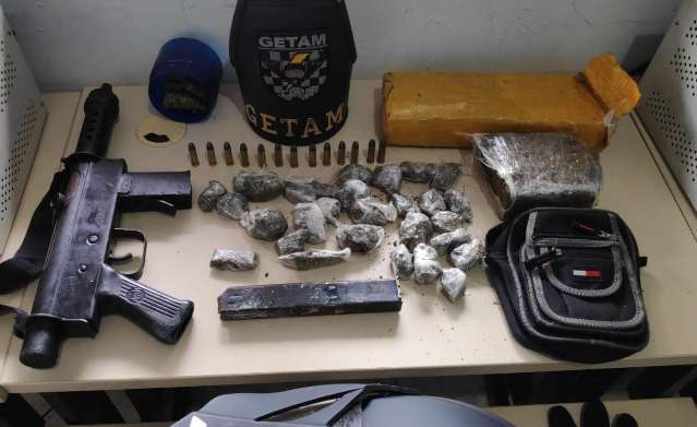 Pol&iacute;cia encontra submetralhadora em &ldquo;boca&rdquo; gerenciada por adolescente