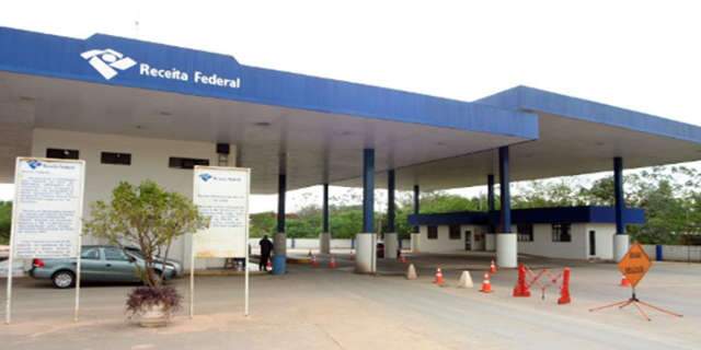 De cervejas a caminh&otilde;es: Receita Federal leiloa 82 lotes de produtos apreendidos