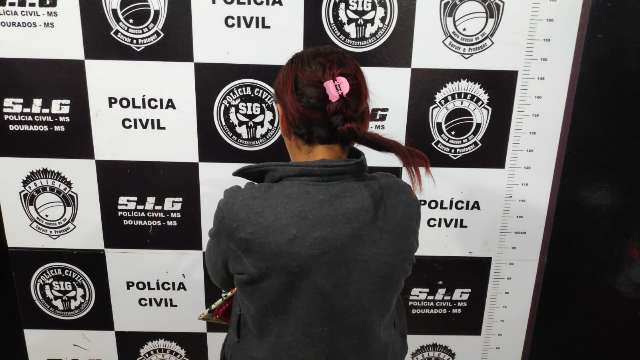 Mulher &eacute; presa ap&oacute;s usar o pr&oacute;prio filho para entregar drogas em &quot;boca de fumo&quot;