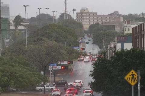 Capital tem chuva fraca e sensação de alívio após 40 dias de tempo seco
