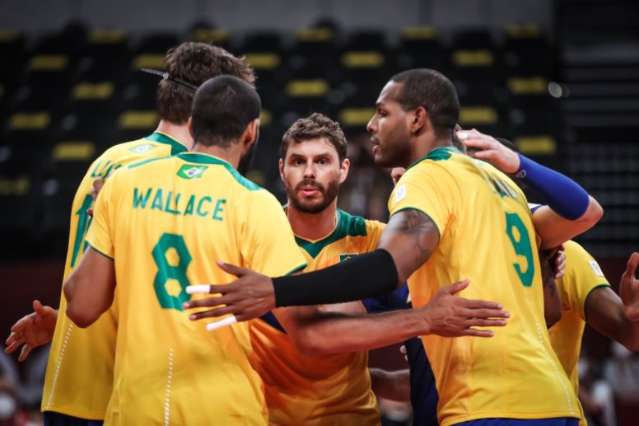 Brasil perde para R&uacute;ssia e v&ecirc; classifica&ccedil;&atilde;o amea&ccedil;ada no v&ocirc;lei masculino