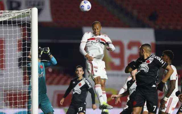 S&atilde;o Paulo faz 2 a 0 no Vasco e abre vantagem nas oitavas de final 