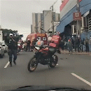 Colisão entre carro e moto prende motoristas por até 15 minutos na Afonso Pena