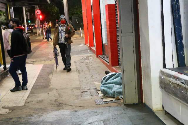 Servi&ccedil;o que atende pessoas em situa&ccedil;&atilde;o de rua recebeu 35 liga&ccedil;&otilde;es nesta noite
