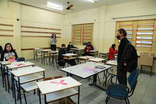 Prefeito Marquinhos Trad visita estudantes em escola municipal. (Foto: Kísie Ainoã)
