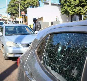 Soldado dirige perigosamente na Zahran e agente penal atira contra carro