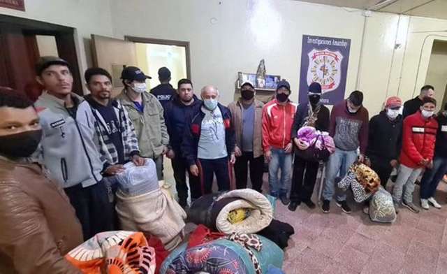 Paraguai faz transfer&ecirc;ncia em massa de presos em cadeia da fronteira
