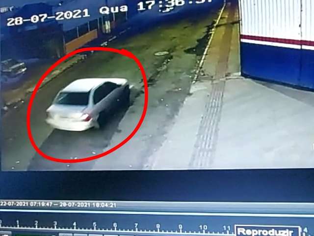 Den&uacute;ncias levam pol&iacute;cia at&eacute; suspeitos de roubo &agrave; caminhonete