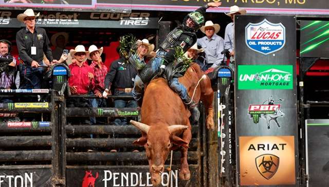 Peão de Ribas do Rio Pardo vence o Campeonato Mundial de Rodeio da PBR –  FUNDESPORTE