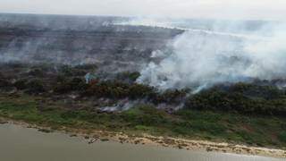 Região do Porto Esperança também pegou fogo. (Foto: Corpo de Bombeiros)