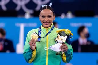 Atleta brasileira no lugar mais alto do pódio de Tóqui (Foto: Miriam Jeske/COB)
