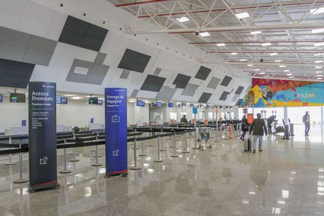 Rumo ao Maranh&atilde;o, jovem &eacute; preso em aeroporto com malas recheadas de droga