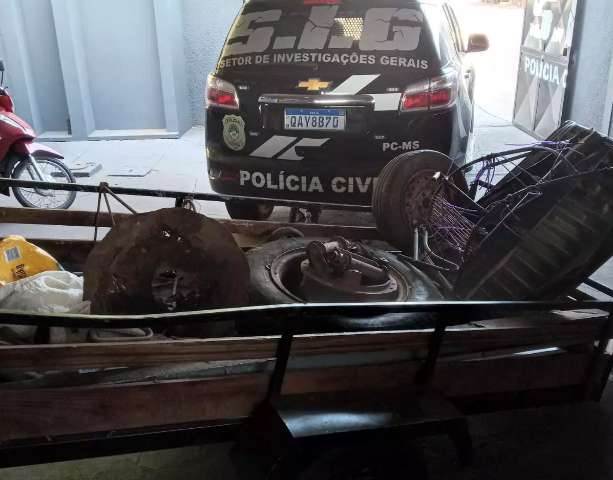 Segundo do dia, dono de ferro velho &eacute; preso com materiais furtados da vizinha 