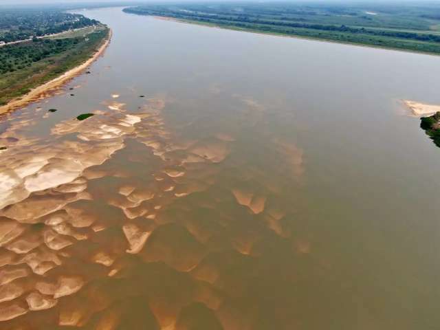 Rio Paraguai j&aacute; atinge n&iacute;vel negativo e indica seca pior que em 2020