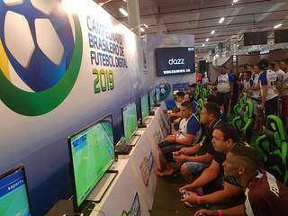 Participantes durante o Campeonato Brasileiro de Futebol Digital, em 2019. Este ano, a competição acontecerá 100% online. (Foto: Kleber Oliveira Fernandes / Arquivo Pessoal)