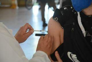 Vacinação vai focar a aplicação de segunda dose da Astrazeneca, Coronavac e Pfizer, em Dourados. (Foto: Divulgação/PMD)