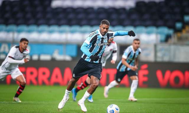 Gr&ecirc;mio avan&ccedil;a para quartas de final da Copa do Brasil