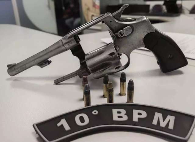 Mec&acirc;nico que manteve mulher de SC em c&aacute;rcere &eacute; liberado com tornozeleira 