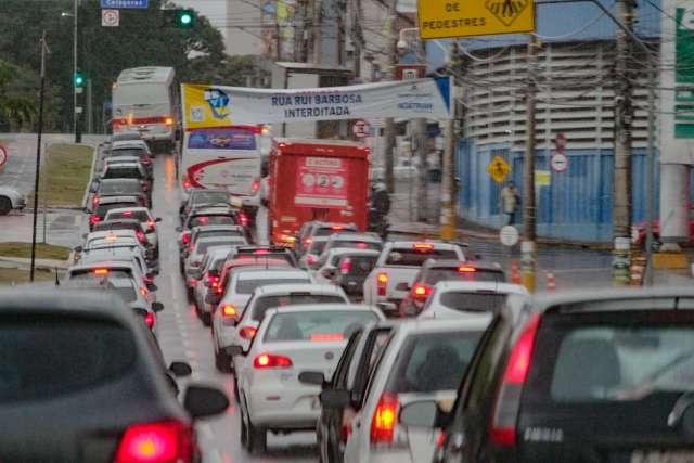 Donos de ve&iacute;culos com placas finais  7 e 8 devem pagar licenciamento em agosto